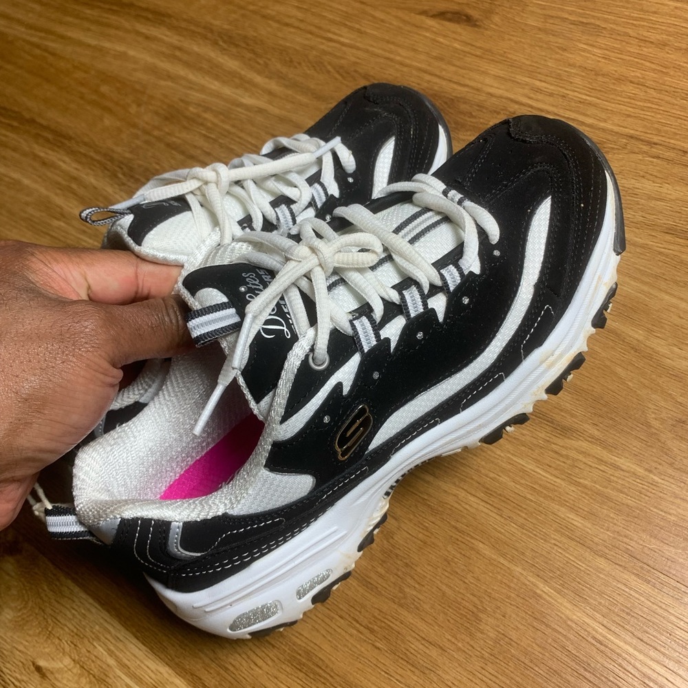 Skecher's Women's D'Lites Biggest Fan Sneaker Black White, silver metallic  8.5